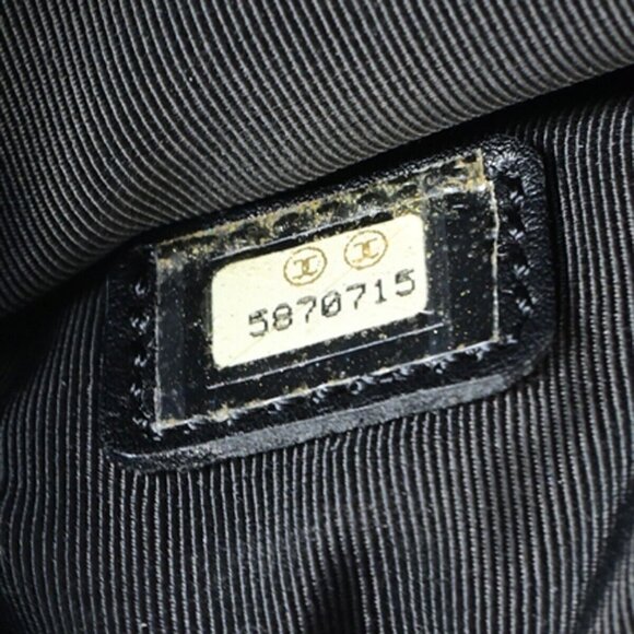 CHANEL CC Logo Crossbody Shoulder Bag Leather Black GHW Italy Vintage - Picture 14 of 15